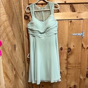 Elegant Lace-Back Dress in Light Green